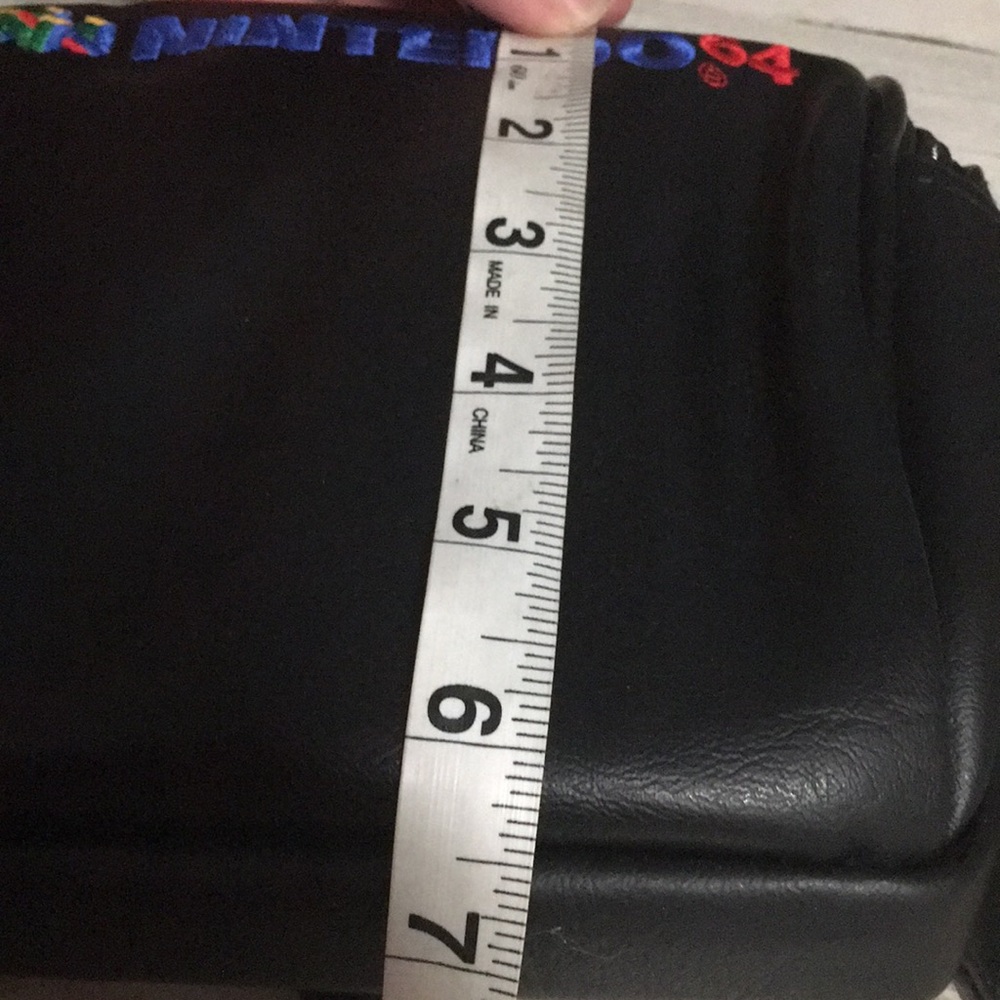 Nintendo 64 black Fanny pack w/2large 2small zippered pockets w/adjustable belt - Picture 7 of 7